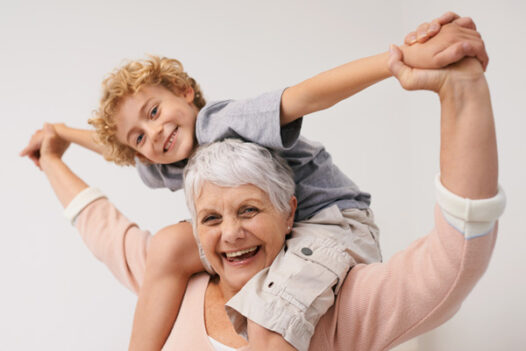 Croire en l'humain - une grand-mère et son petit-fils