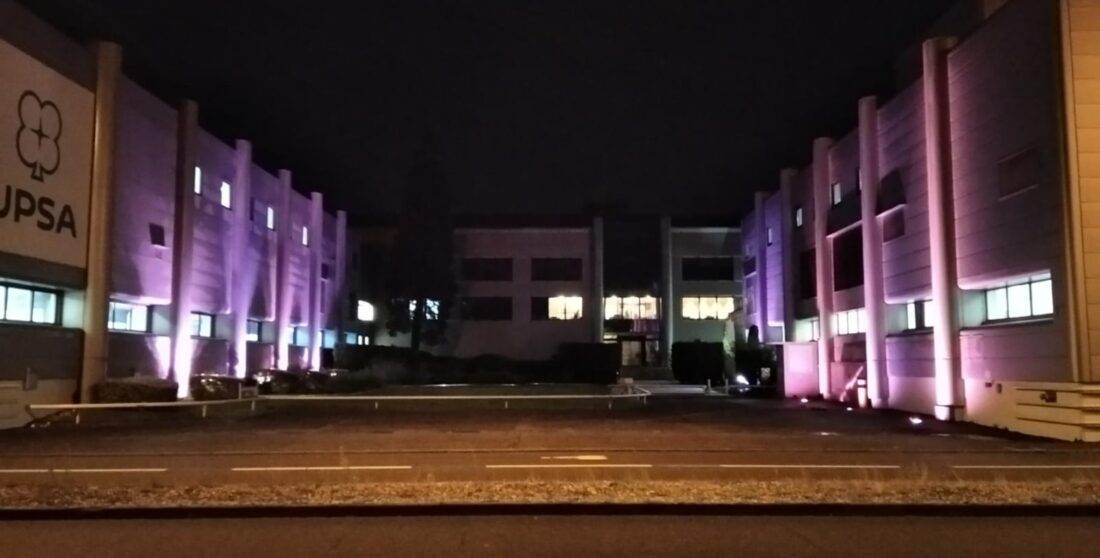 Octobre rose : le site de production d’UPSA s’habille en rose